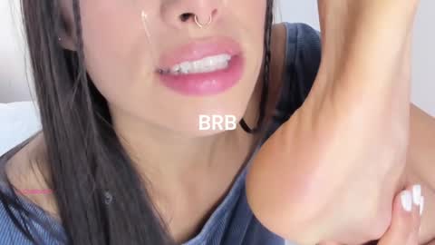 Snapshot of saraarchbould chatting on December 8, 7:22 pm Sara online show from December 8, 7:22 pm