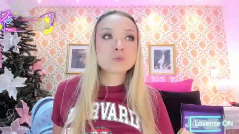 SaraAvila  online show from January 8, 8:47 pm