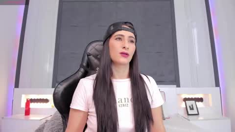 Snapshot of saragomez_1 chatting on February 19, 6:32 pm  Sara Gomez  online show from February 19, 6:32 pm