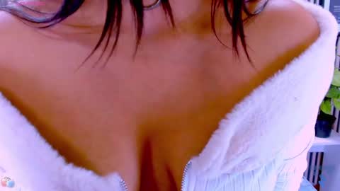 Sarah online show from April 4, 9:22 pm