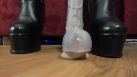 Sarah online show from December 4, 6:44 pm