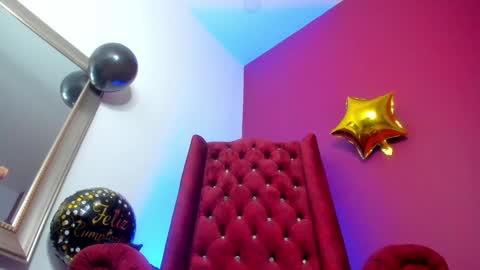 Sarah online show from December 10, 11:30 pm