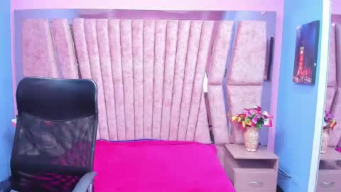 Sarah online show from October 6, 1:18 pm