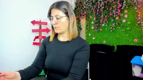 Sarah Deyvis online show from November 4, 4:19 pm