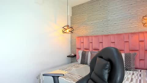 Sarah Deyvis online show from October 8, 7:53 pm