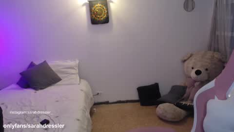 sarahdressler online show from September 17, 2:04 am