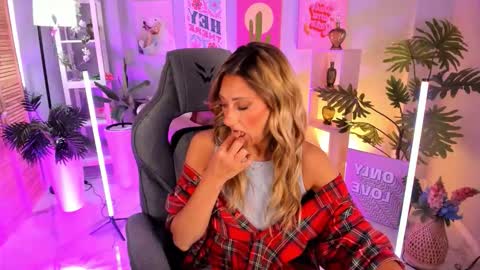 Divine Sarah NONUDE model online show from September 25, 12:34 pm