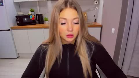 Sarah online show from October 8, 2:01 pm