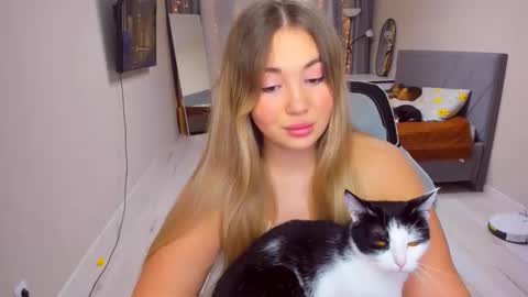 Sarah online show from February 1, 2:36 pm