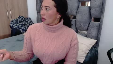 Snapshot of sarahott_1 chatting on February 17, 8:38 pm Lia online show from February 17, 8:38 pm