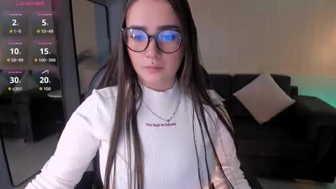 Snapshot of sarahrhodes_ chatting on October 22, 12:07 pm Sarah Rhodes online show from October 22, 12:07 pm