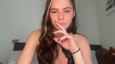 SarahxOliver online show from November 6, 6:33 pm