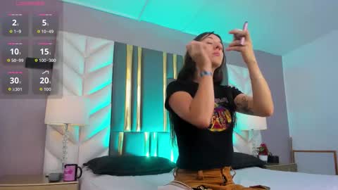 Sara Jonnes online show from November 25, 1:21 pm