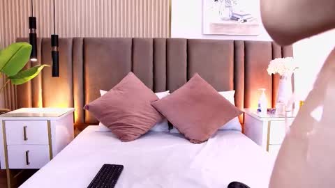 Sara Lugo  online show from March 7, 8:09 pm