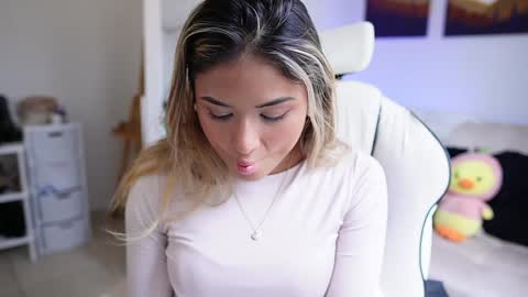 Sara online show from February 4, 9:20 pm