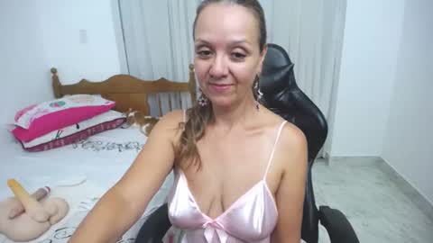 saray1221 online show from February 5, 12:31 am