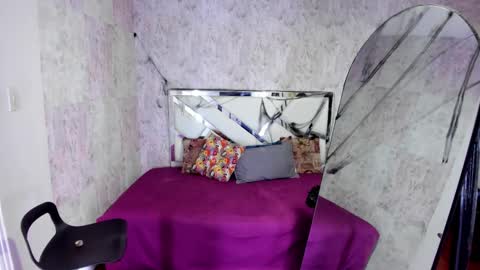 sarah online show from October 31, 12:00 am