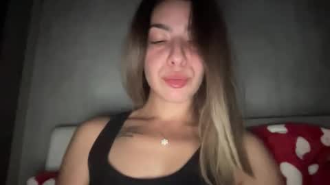 Snapshot of sarrah_rossy chatting on October 25, 10:32 pm Sarrah online show from October 25, 10:32 pm