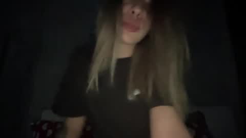 Snapshot of sarrah_rossy chatting on October 24, 10:21 pm Sarrah online show from October 24, 10:21 pm