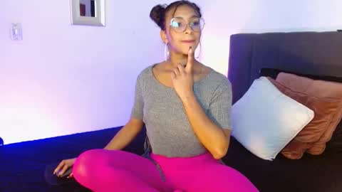 Snapshot of sasha_bowei chatting on October 19, 2:49 am sasha_bowei online show from October 19, 2:49 am
