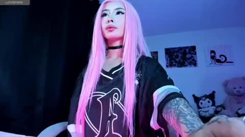    im expecting 300 thumbs up on my altar online show from May 10, 11:22 pm