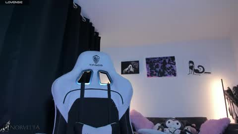    im expecting 300 thumbs up on my altar online show from March 14, 12:25 am