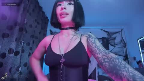    im expecting 300 thumbs up on my altar online show from October 23, 11:16 pm