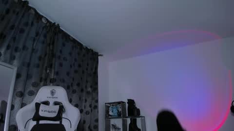    im expecting 300 thumbs up on my altar online show from March 9, 11:14 pm