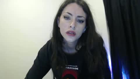 Nia online show from March 1, 11:26 pm