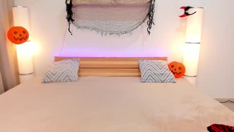 Snapshot of satimilf_ chatting on October 26, 8:48 am Sati online show from October 26, 8:48 am