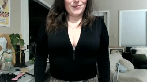Snapshot of satine_moane chatting on December 4, 6:49 am Satine online show from December 4, 6:49 am