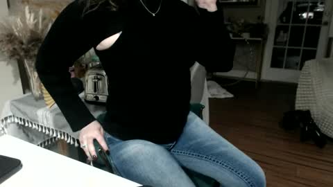 Snapshot of satine_moane chatting on December 2, 8:03 am Satine online show from December 2, 8:03 am