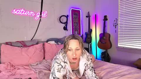 Saturn Girl online show from November 2, 7:14 pm