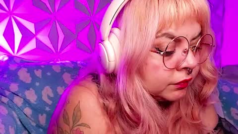 Gina George online show from April 4, 2:07 am