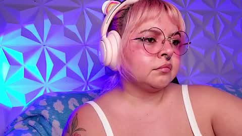 Gina George online show from April 14, 2:15 am