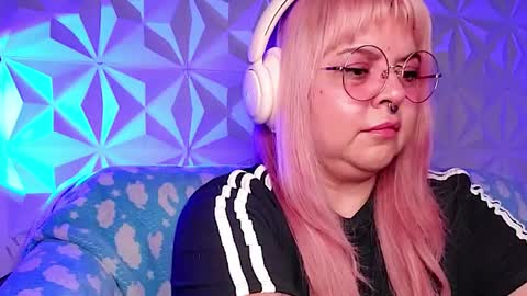 Gina George online show from April 15, 3:10 am