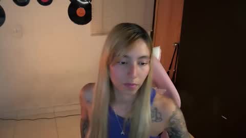 I AM JENN  online show from April 25, 5:09 am