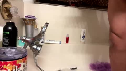 ElVergone online show from October 25, 3:07 am