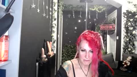 SaucySky online show from March 31, 10:10 pm