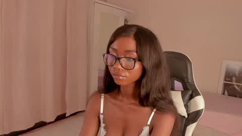 Snapshot of savannahwildee chatting on December 9, 7:29 pm Savannahwildee online show from December 9, 7:29 pm