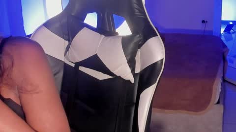 Snapshot of savannahwildee chatting on February 9, 9:37 am Savannahwildee online show from February 9, 9:37 am