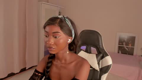 Snapshot of savannahwildee chatting on December 10, 7:43 pm Savannahwildee online show from December 10, 7:43 pm