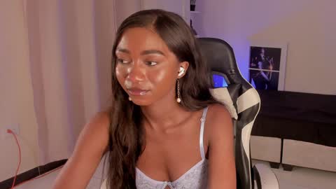 Snapshot of savannahwildee chatting on December 19, 11:03 pm Savannahwildee online show from December 19, 11:03 pm