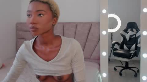 Snapshot of savannahwildee chatting on October 14, 2:42 pm Savannahwildee online show from October 14, 2:42 pm