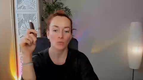 save the qween online show from March 13, 8:06 am