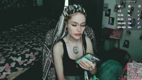 pronoun she. name Mary. age 21. online show from June 1, 4:19 pm