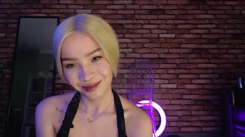 Saya online show from November 8, 8:45 pm