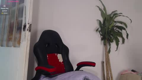 scarlet_100 online show from March 11, 3:42 am