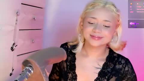 scarlet_gold online show from April 9, 2:26 am