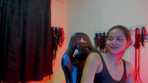 Snapshot of scarlet_kennedy98 chatting on October 24, 12:55 am scarlet taylor kennedy online show from October 24, 12:55 am